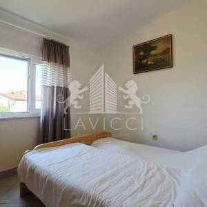 Kuća s 2 apartmana na Viru | 121 m² | 250 m od mora