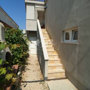Kuća s 2 apartmana na Viru | 121 m² | 250 m od mora