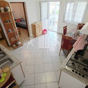 Kuća s 2 apartmana na Viru | 121 m² | 250 m od mora