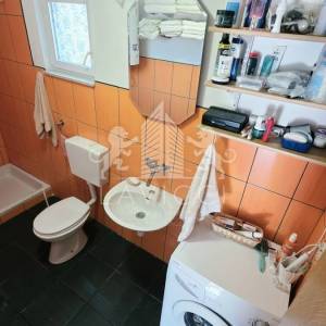 Kuća s 2 apartmana na Viru | 121 m² | 250 m od mora