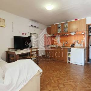 Kuća s 2 apartmana na Viru | 121 m² | 250 m od mora
