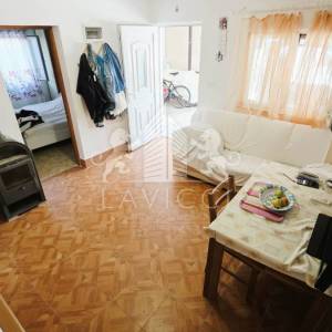 Kuća s 2 apartmana na Viru | 121 m² | 250 m od mora