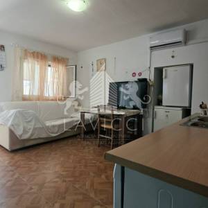 Kuća s 2 apartmana na Viru | 121 m² | 250 m od mora