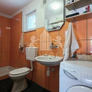 Kuća s 2 apartmana na Viru | 121 m² | 250 m od mora