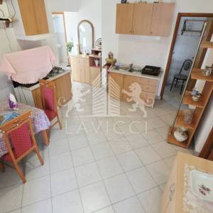 Kuća s 2 apartmana na Viru | 121 m² | 250 m od mora