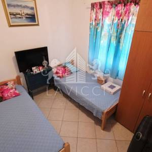 Kuća s 2 apartmana na Viru | 121 m² | 250 m od mora