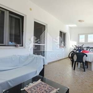 Kuća s 2 apartmana na Viru | 121 m² | 250 m od mora