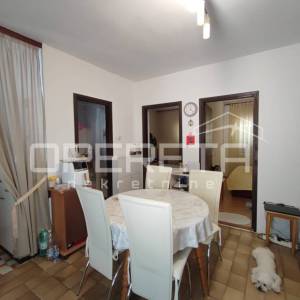 Kuća s dva stana 40 m2 i 30 m2, odvojeni ulazi, 300 m do mora, Ninske Vodice