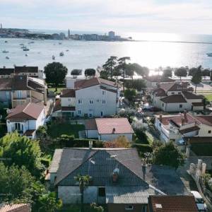 Kuća s dvije stambene jedinice i velikim razvojnim potencijalom – nekoliko metara do mora, Umag