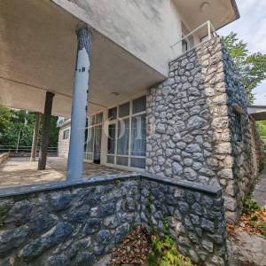 Kuća s potencijalom u centru Dramlja