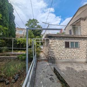 Kuća s potencijalom u centru Dramlja