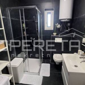 Kuća s predivnim dvorištem u Lozovcu, 789 m2