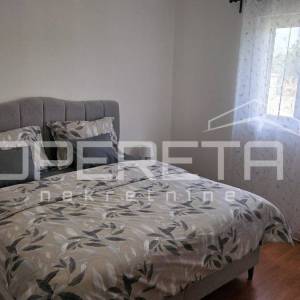 Kuća s predivnim dvorištem u Lozovcu, 789 m2