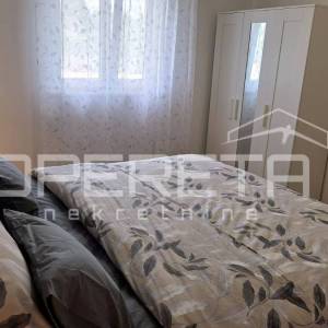 Kuća s predivnim dvorištem u Lozovcu, 789 m2