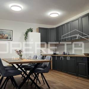 Kuća s predivnim dvorištem u Lozovcu, 789 m2