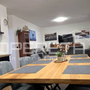 Kuća s predivnim dvorištem u Lozovcu, 789 m2