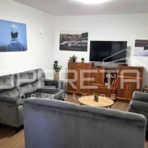 Kuća s predivnim dvorištem u Lozovcu, 789 m2