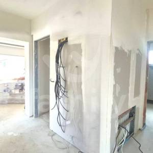 KUĆA SA DVIJE STAMBENE JEDINICE I BAZENOM