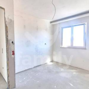 KUĆA SA DVIJE STAMBENE JEDINICE I BAZENOM