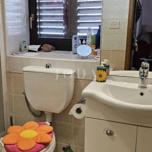 Kuća u nizu sa 4 apartmana i balkonom,VRSAR centar