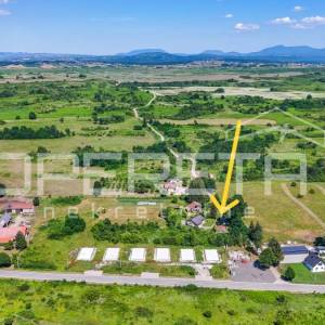 Kuća za obnovu blizu NP Plitvička jezera na parceli 1021 m2