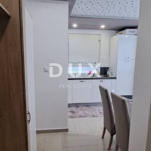 KVARNER, CRIKVENICA - Namješten 1S+DB u novijoj zgradi, 400 m od mora s lođom i parkirnim mjestom