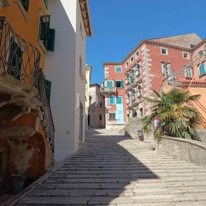 Labin, kuća sa tri stambene jedinice u starogradskoj jezgri