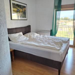 Labin, okolica, kuća s dva stana i poslovnim prostorom