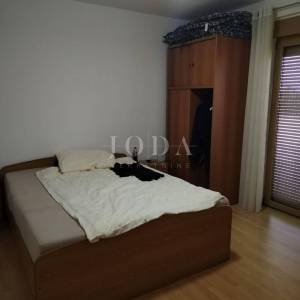 Labin, okolica, kuća s dva stana i poslovnim prostorom