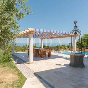 Labin, okolica, kuća sa bazenom i prekrasnim pogledom na more