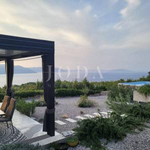 Labin, okolica, kuća sa dva stana, bazenom i otvorenim pogledom na more