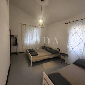 Labin, okolica, kuća sa dva stana, bazenom i otvorenim pogledom na more