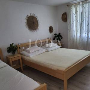 Labin, okolica, kuća sa dva stana, bazenom i otvorenim pogledom na more