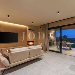Labin, okolica, moderna Villa s bazenom i privatnim wellnessom