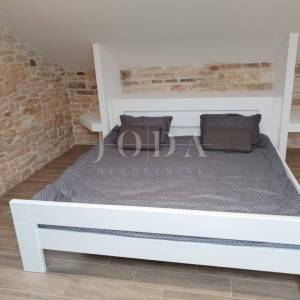 Lijepa kamena kuća sa bazenom,BARBAN okolica
