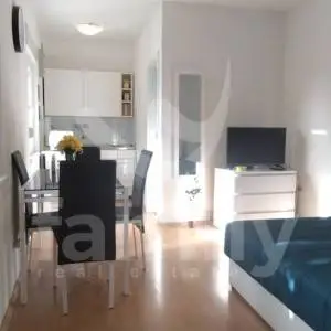LIJEPI RENOVIRANI STAN NADOMAK MORA