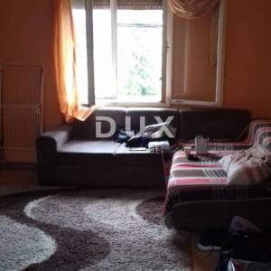 LIKA, OTOČAC – Stan 82 m² s potkrovljem za prenamjenu u još jedan stan+ građevinsko zemljište, TOP lokacija u centru!