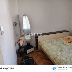 LIKA, OTOČAC – Stan 82 m² s potkrovljem za prenamjenu u još jedan stan+ građevinsko zemljište, TOP lokacija u centru!