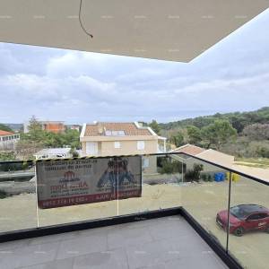 Ližnjan. Novogradnja. Prodajemo stan s  pogledom na more.