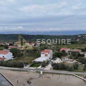 LJUBAČ - Atraktivno zemljište 1. red do mora - 1500m2