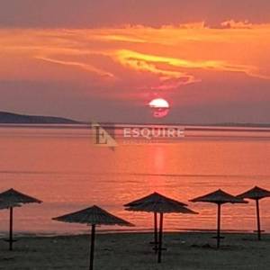 LJUBAČ - Samostojeća kuća s velikom okućnicom 1. red do mora - 702m2