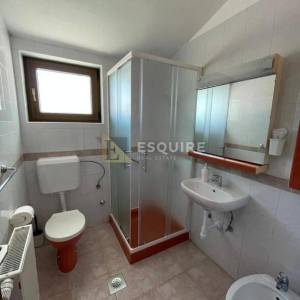 LJUBAČ - Samostojeća kuća s velikom okućnicom 1. red do mora - 702m2