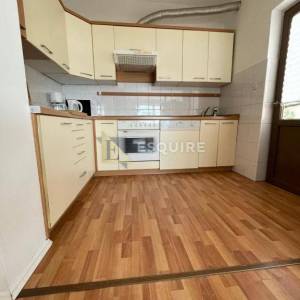 LJUBAČ - Samostojeća kuća s velikom okućnicom 1. red do mora - 702m2
