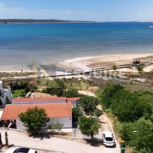 LJUBAČ - Samostojeća kuća s velikom okućnicom 1. red do mora - 702m2