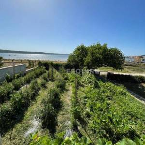 LJUBAČ - Samostojeća kuća s velikom okućnicom 1. red do mora - 702m2