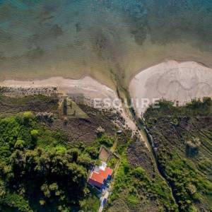 LJUBAČ - Velika parcela sa prizemnicom 1. red do mora - 702m2