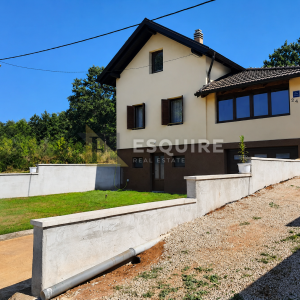 Lovinac, Gornja Ploča - Rustikalna luksuzna kuća u Lici s pogledom na Velebit – privatnost, priroda i potpuni mir!
