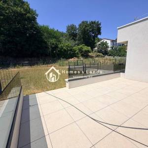 Lovran,4-S penthouse 207m2(S3A)s vrtom,terasom,spremištem i 2 parkinga