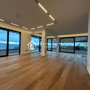 Lovran,4-S penthouse 207m2(S3A)s vrtom,terasom,spremištem i 2 parkinga