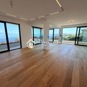 Lovran,4-S penthouse 207m2(S3A)s vrtom,terasom,spremištem i 2 parkinga